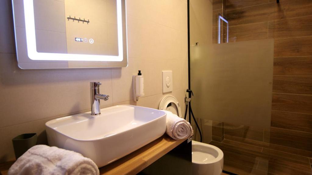Koni'S Studio Apartments Tirana Eksteriør billede